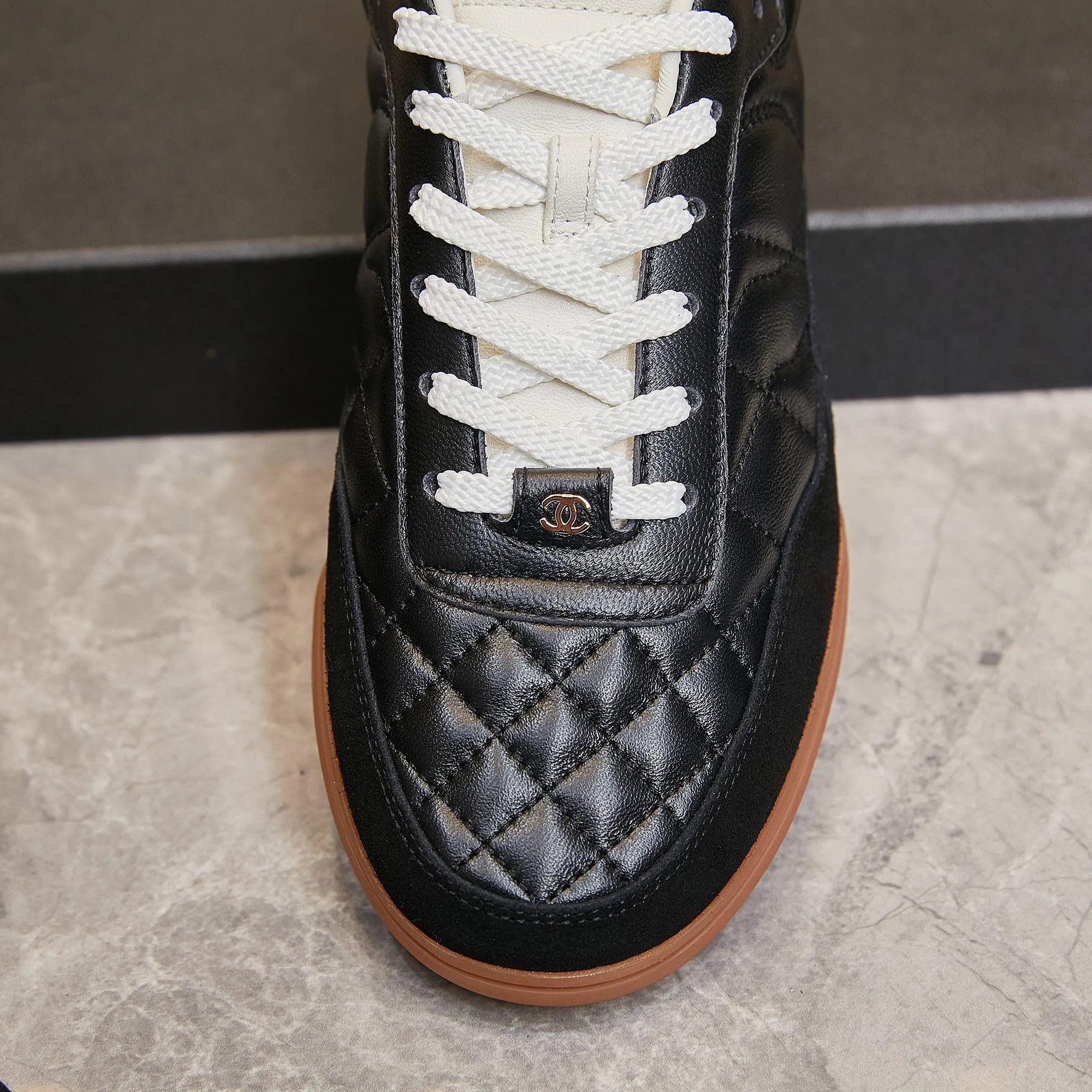 👟👟Ex-factory price 560👟👟 Chanel Chanel - 2024 counter top casual sports shoes This classic design; the upper is electro-embroidered with a variety of techniques; the outsole is fashionable and sporty; it is unusual to incorporate a variety of color matching elements... The diversified mix and match is very beautiful and versatile, casual, fashionable, sports and outdoor can be taken into account... ꫛꫀꪝ Go➫ Material: ❶Upper is made of: Original imported mixed-breed sheep ❷Inside made of: original imported breathable sheepskin ❸Outsole based on: original TPU outsole Full set of boutique packaging for women 35–41